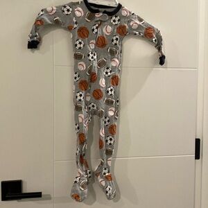 ♦️5 for $15♦️ 12-18m boys toddler sports theme onesie footed pj